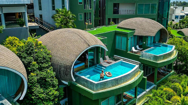 Crest Resort & Pool Villas